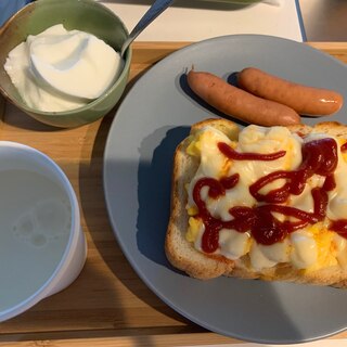 エッグチーズトーストの朝ご飯
